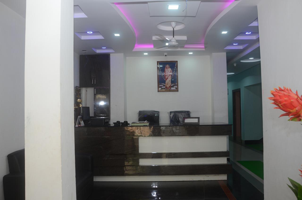 Hotel Sharda Inn เดฟการ์ ภายนอก รูปภาพ